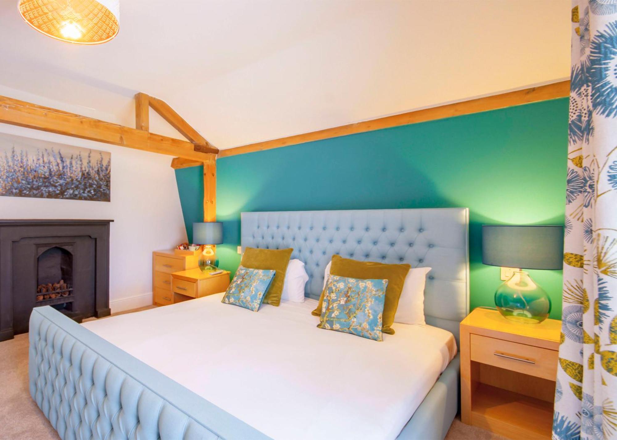 סווינדון The Highworth Hotel מראה חיצוני תמונה