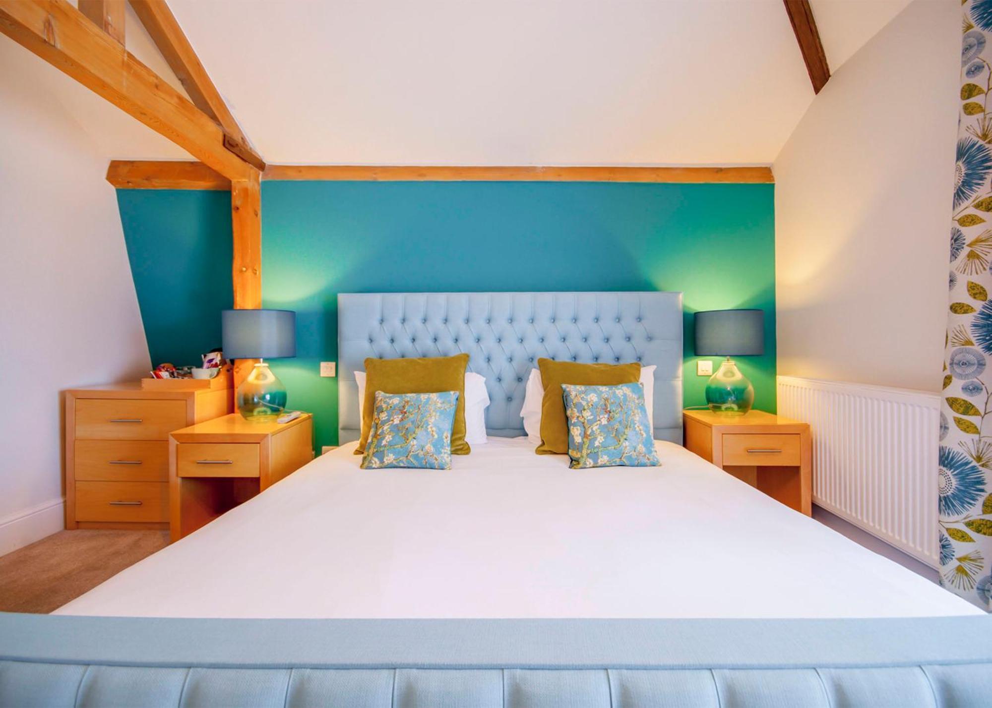 סווינדון The Highworth Hotel מראה חיצוני תמונה