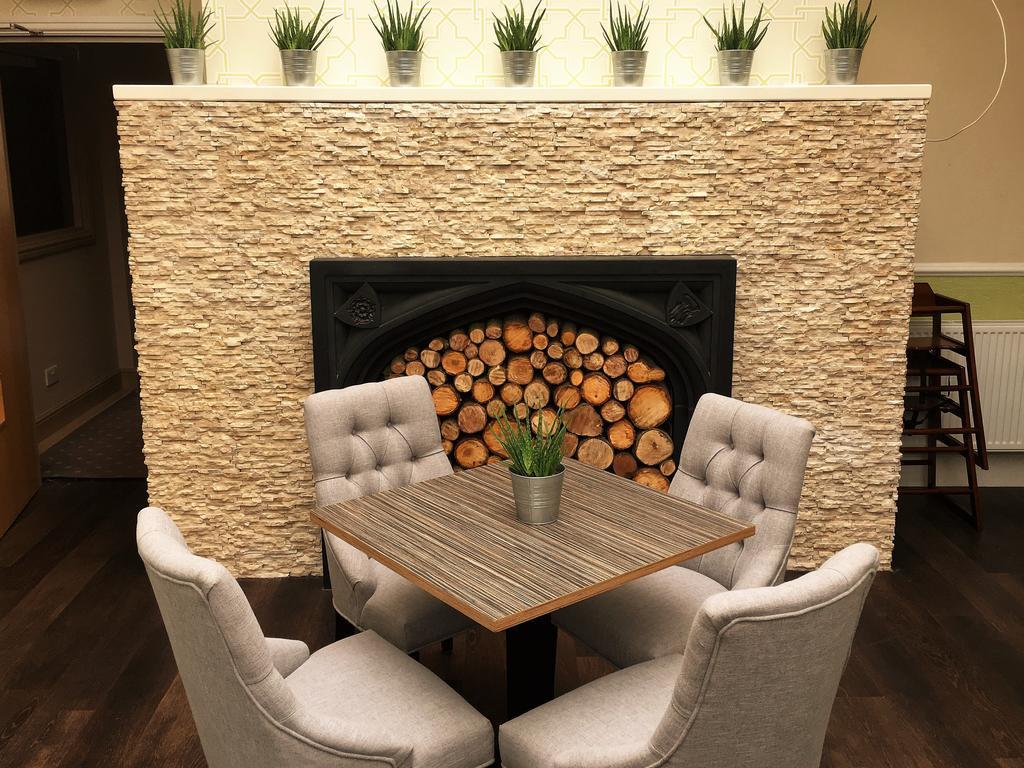 סווינדון The Highworth Hotel מראה חיצוני תמונה