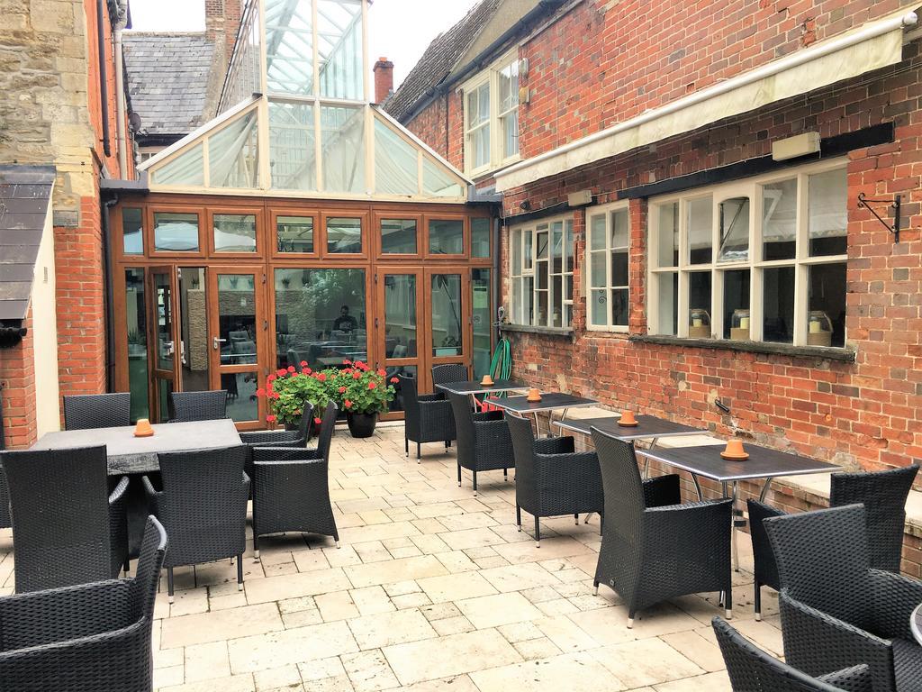 סווינדון The Highworth Hotel מראה חיצוני תמונה