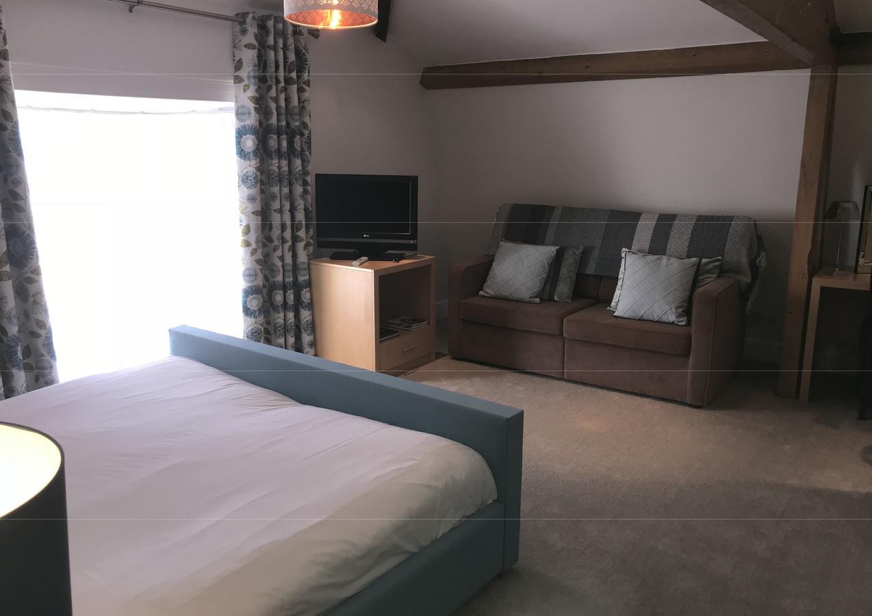 סווינדון The Highworth Hotel מראה חיצוני תמונה