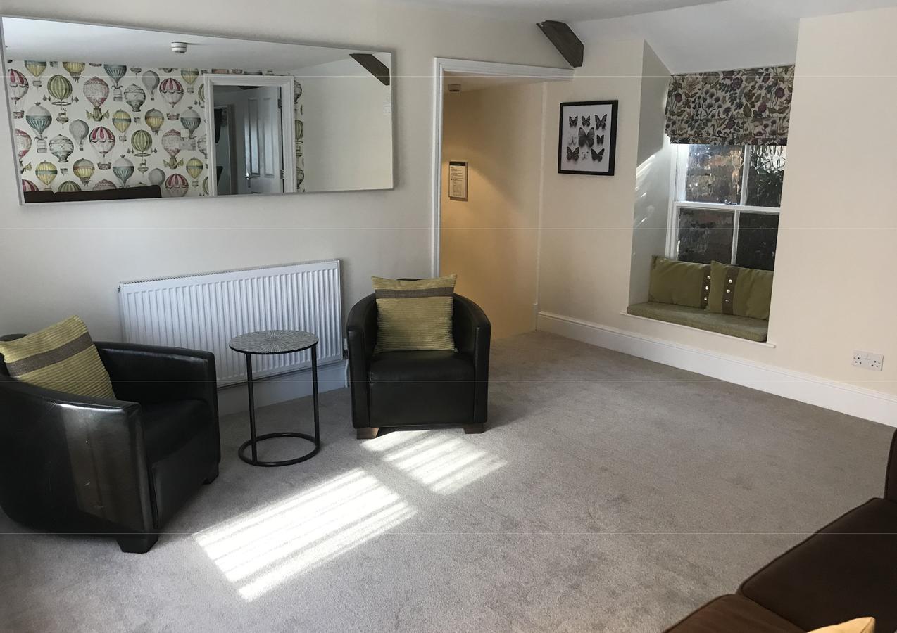 סווינדון The Highworth Hotel מראה חיצוני תמונה
