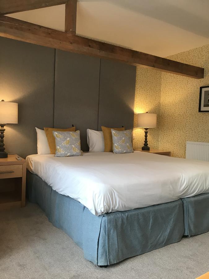 סווינדון The Highworth Hotel מראה חיצוני תמונה