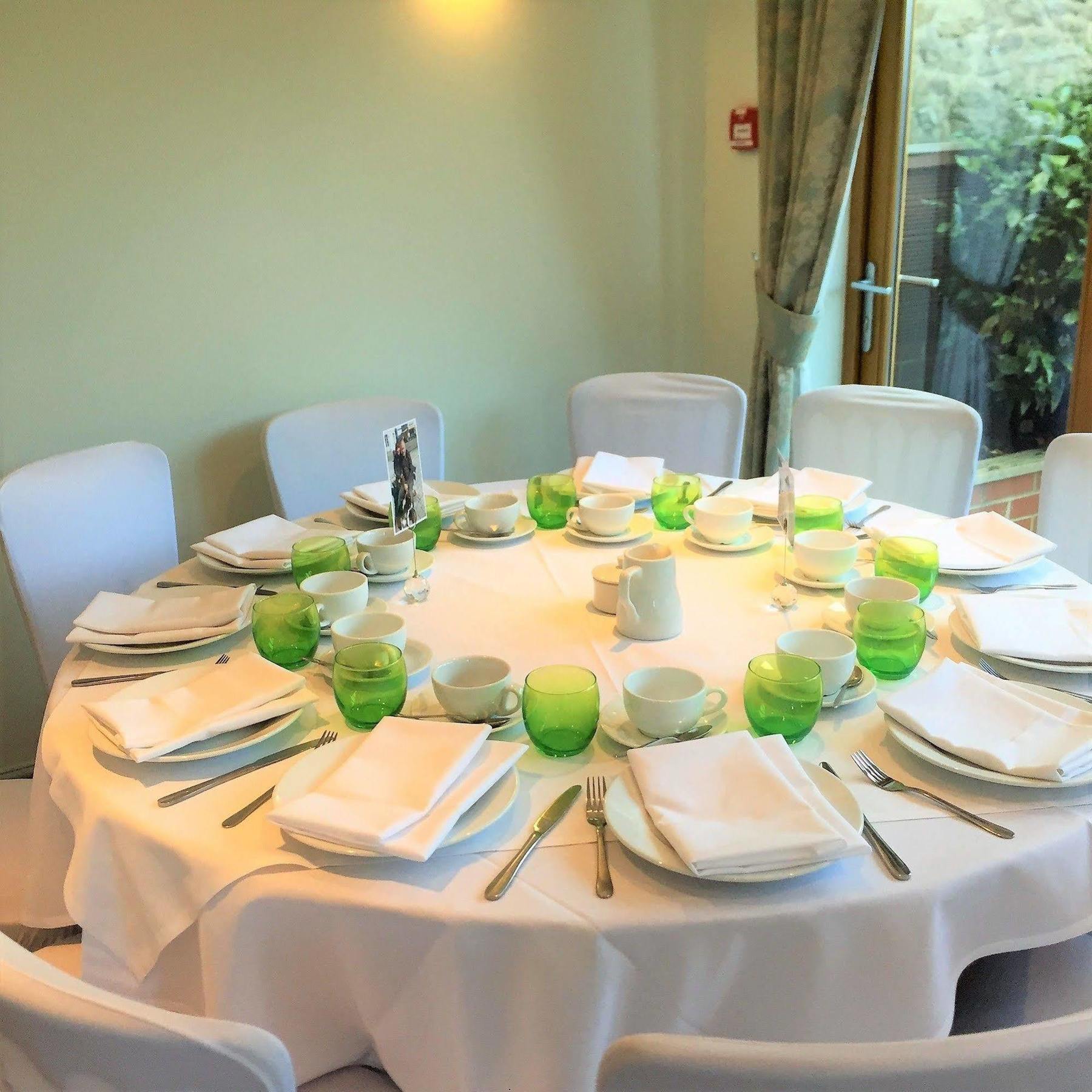 סווינדון The Highworth Hotel מראה חיצוני תמונה