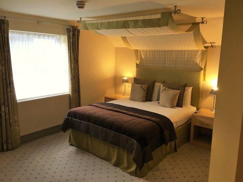 סווינדון The Highworth Hotel מראה חיצוני תמונה
