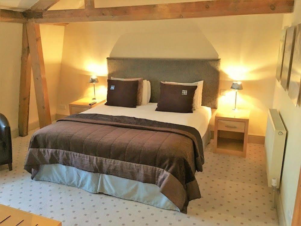 סווינדון The Highworth Hotel מראה חיצוני תמונה