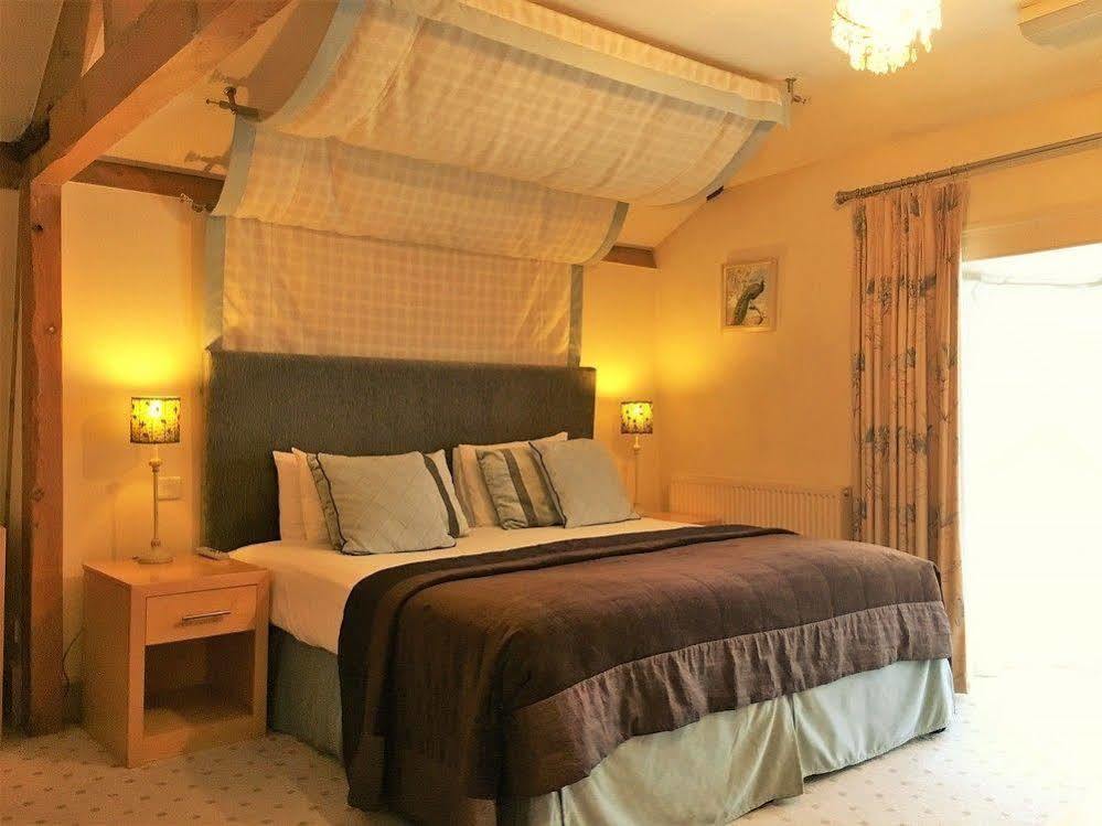 סווינדון The Highworth Hotel מראה חיצוני תמונה