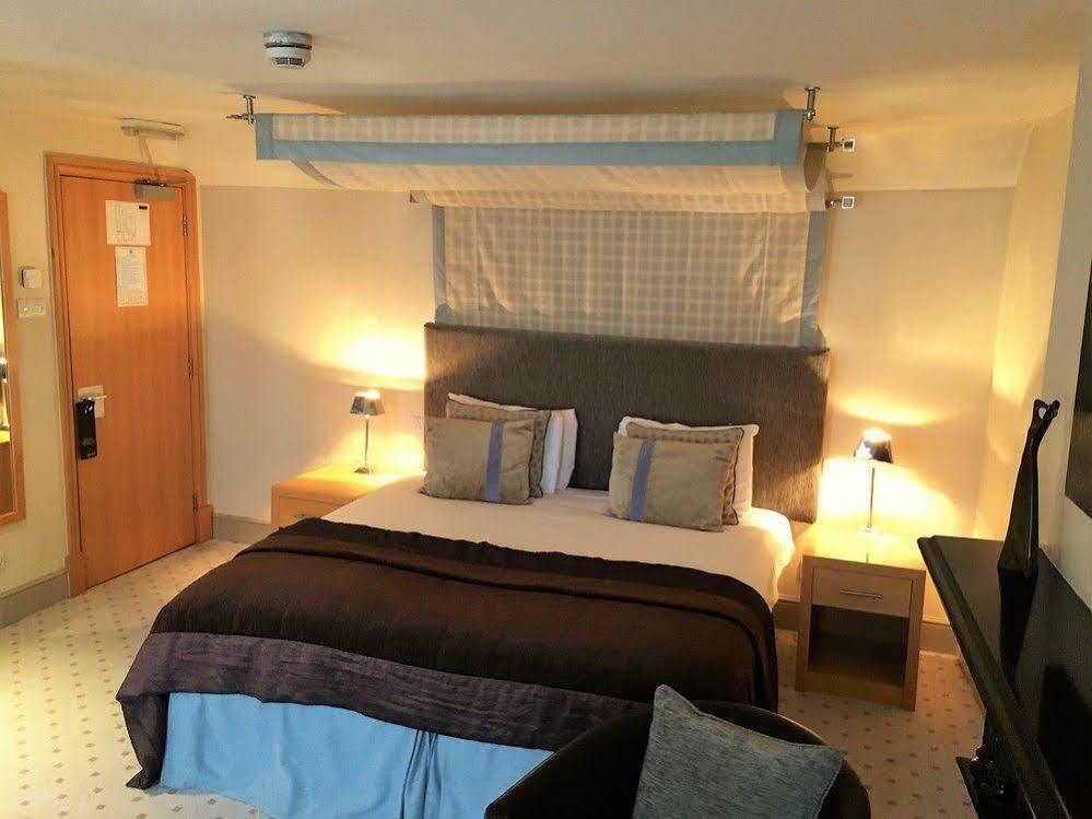 סווינדון The Highworth Hotel מראה חיצוני תמונה