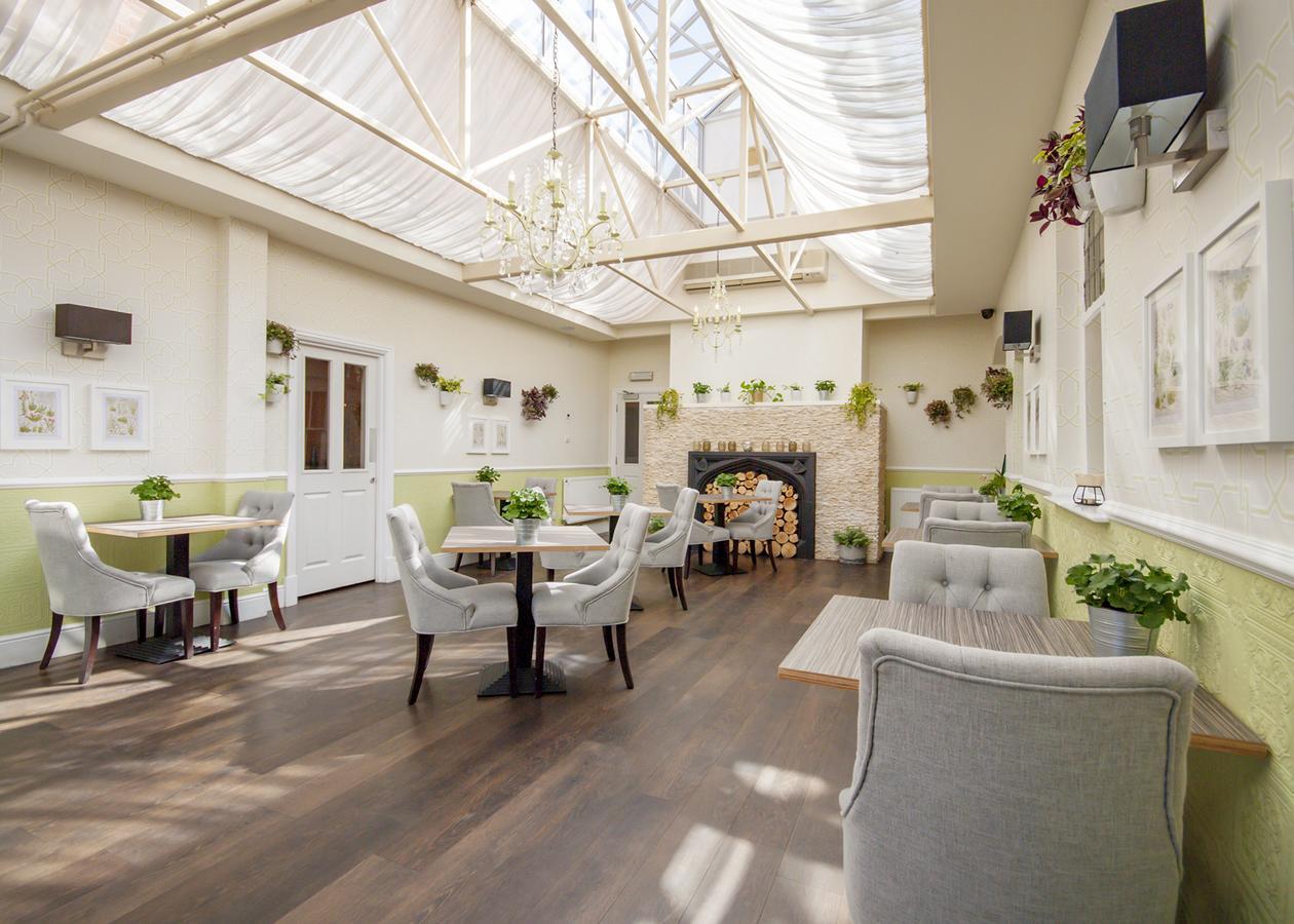 סווינדון The Highworth Hotel מראה חיצוני תמונה