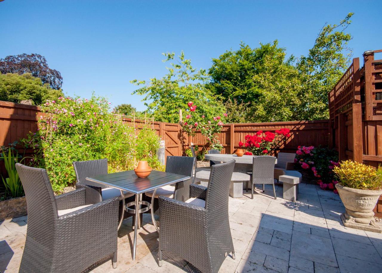 סווינדון The Highworth Hotel מראה חיצוני תמונה