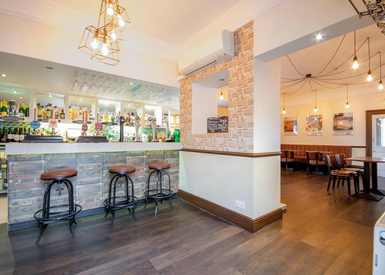 סווינדון The Highworth Hotel מראה חיצוני תמונה