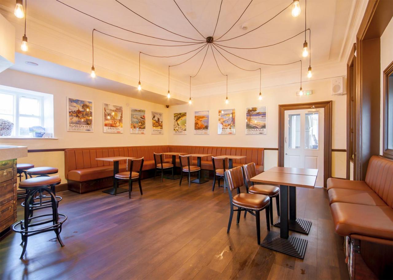 סווינדון The Highworth Hotel מראה חיצוני תמונה