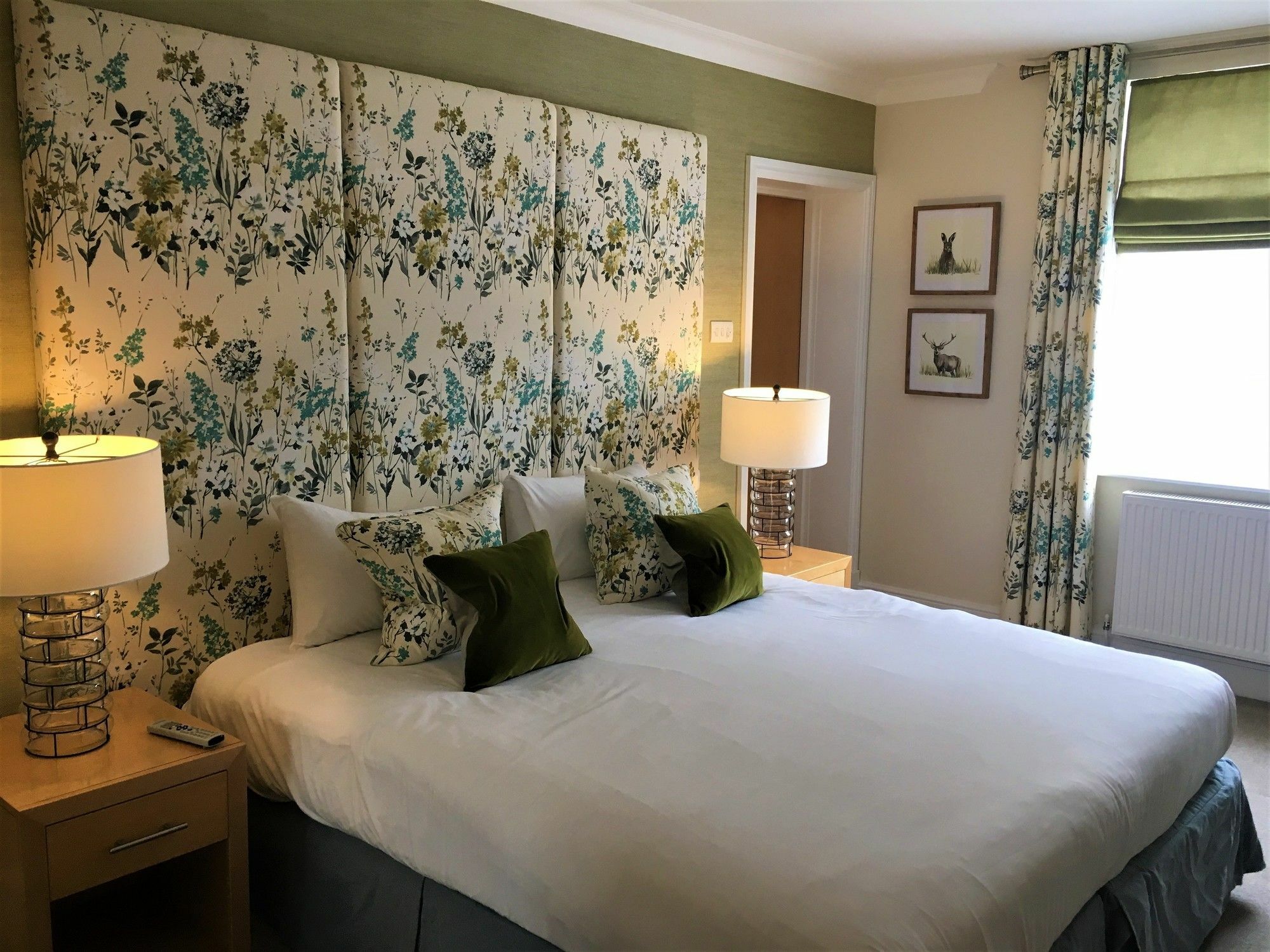 סווינדון The Highworth Hotel מראה חיצוני תמונה