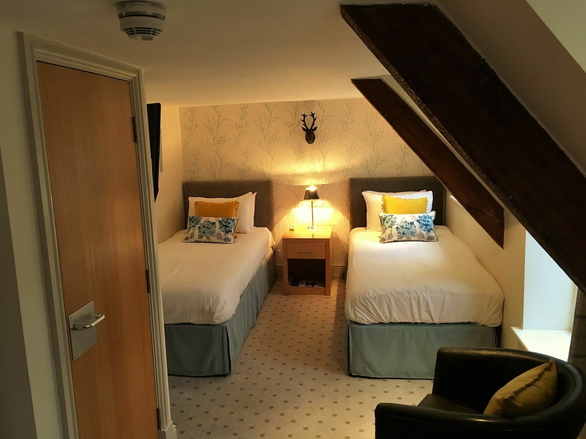 סווינדון The Highworth Hotel מראה חיצוני תמונה