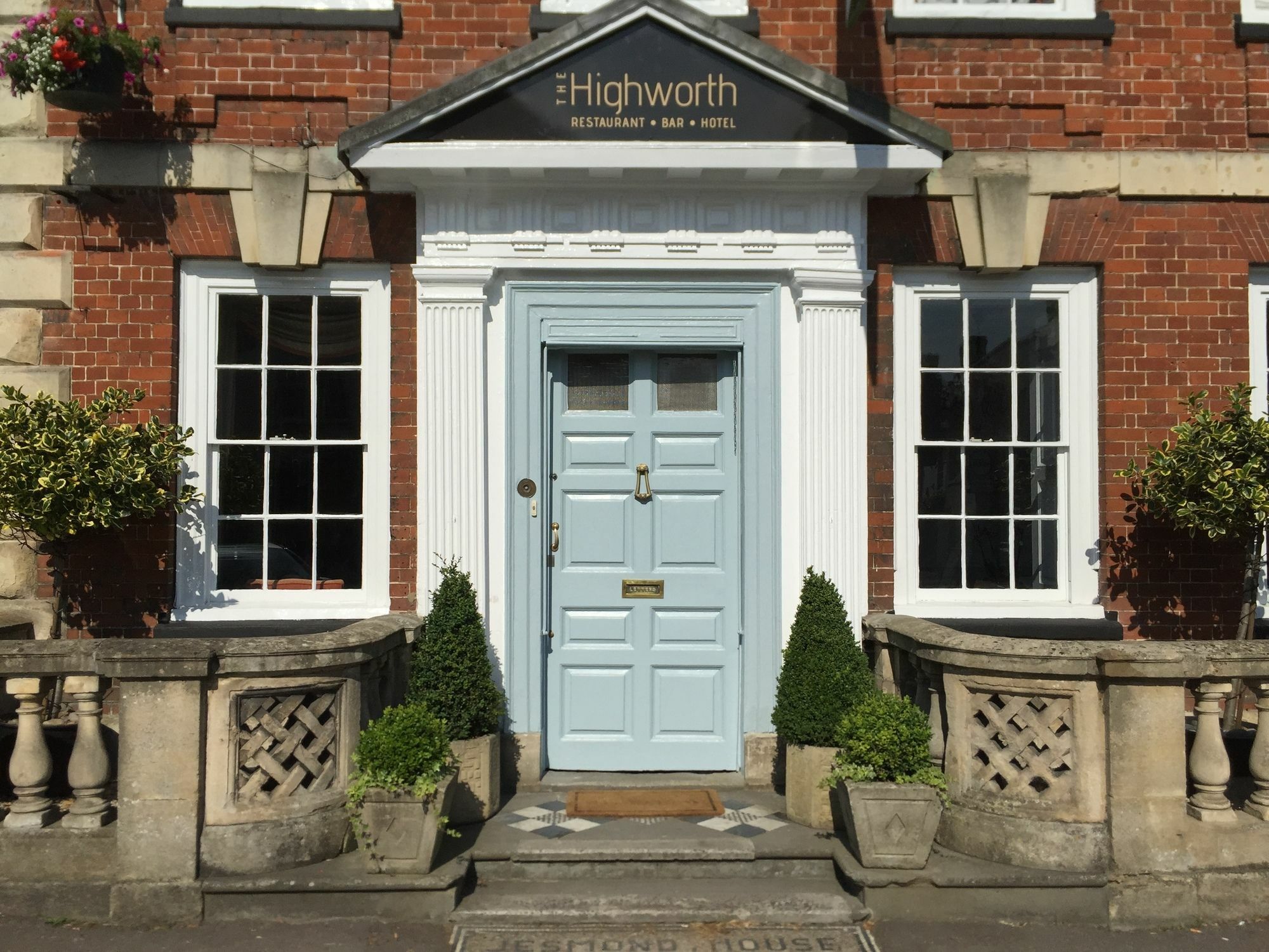 סווינדון The Highworth Hotel מראה חיצוני תמונה